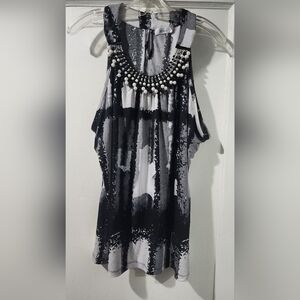 🌸👚Ricki's Black and White Beaded Top